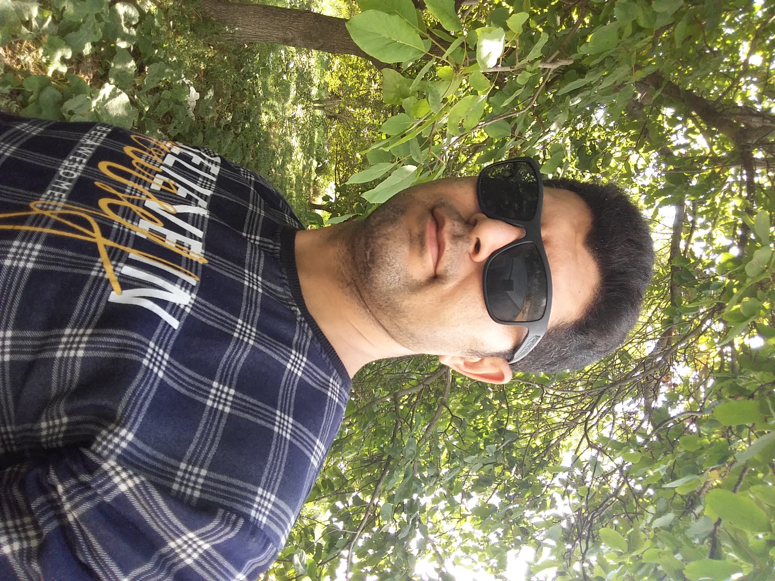 تصویر پروفایل اراز