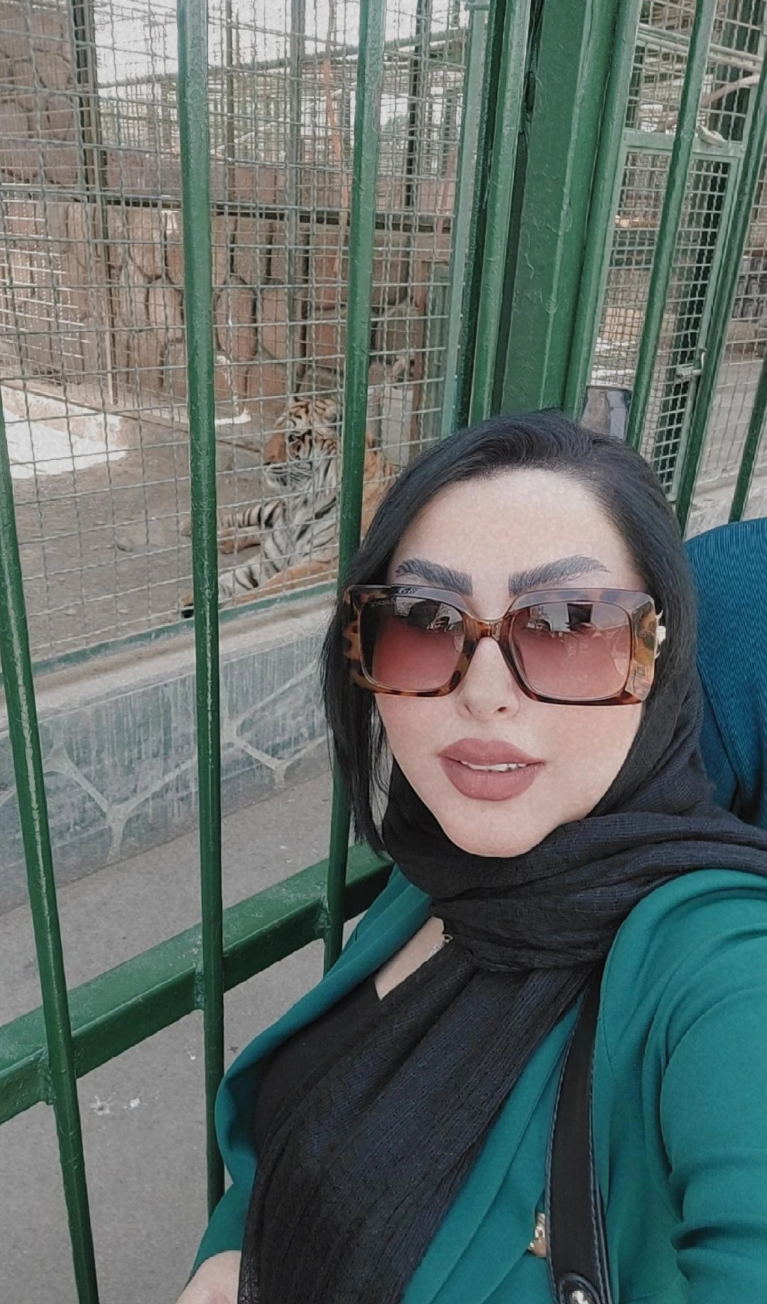تصویر پروفایل شقایق