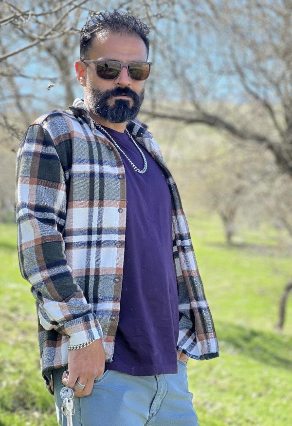 تصویر پروفایل علی