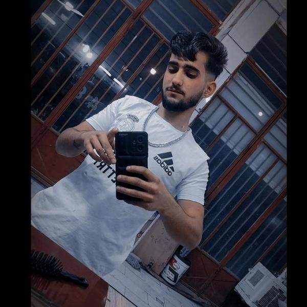 تصویر پروفایل علی