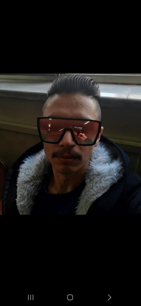 تصویر پروفایل صادق