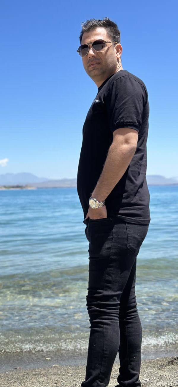 تصویر پروفایل علی