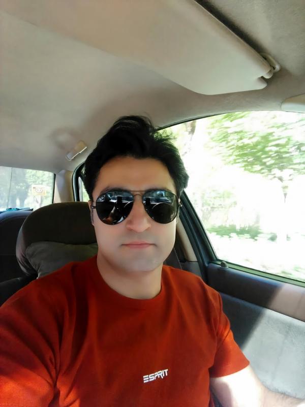 تصویر پروفایل علی