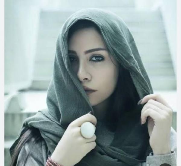 تصویر پروفایل مونا