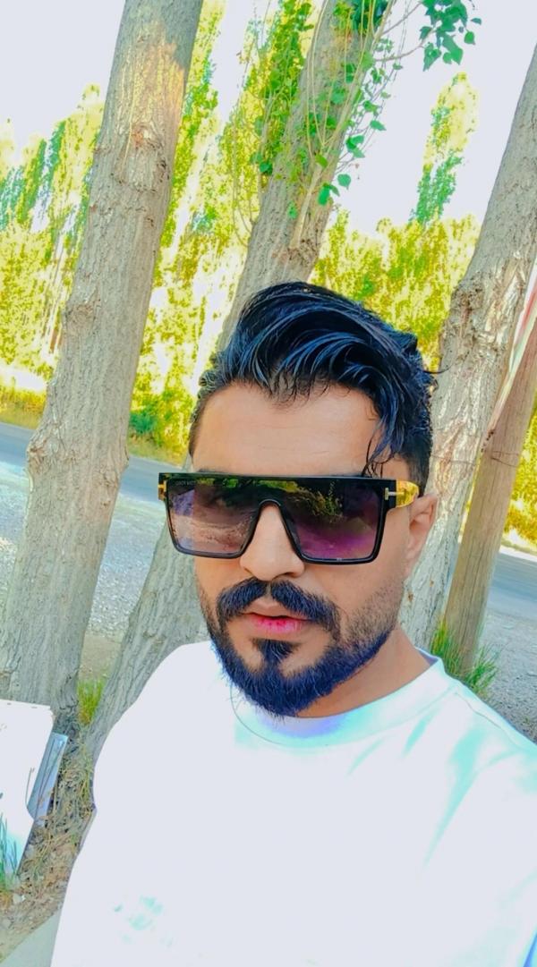 تصویر پروفایل علی