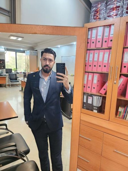 تصویر پروفایل علی