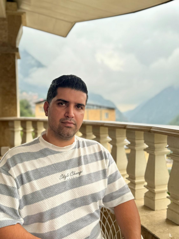 تصویر پروفایل علی
